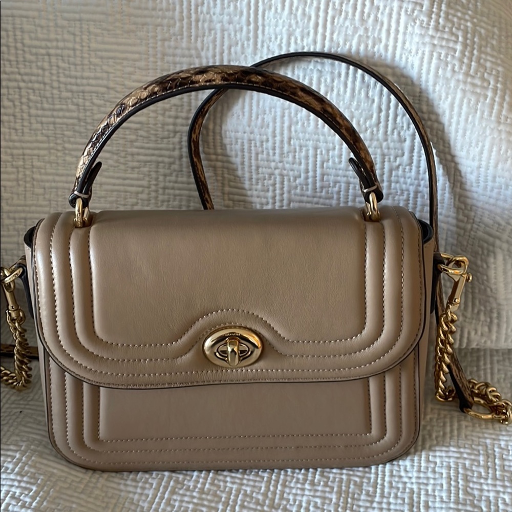 Elegant Coach Tan Leather Handbag